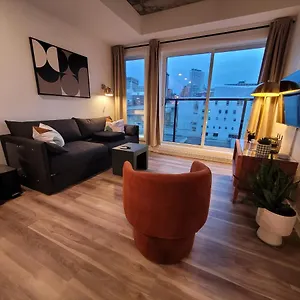  Apartment Mid-century Modern Style - Pool/terrace Canada