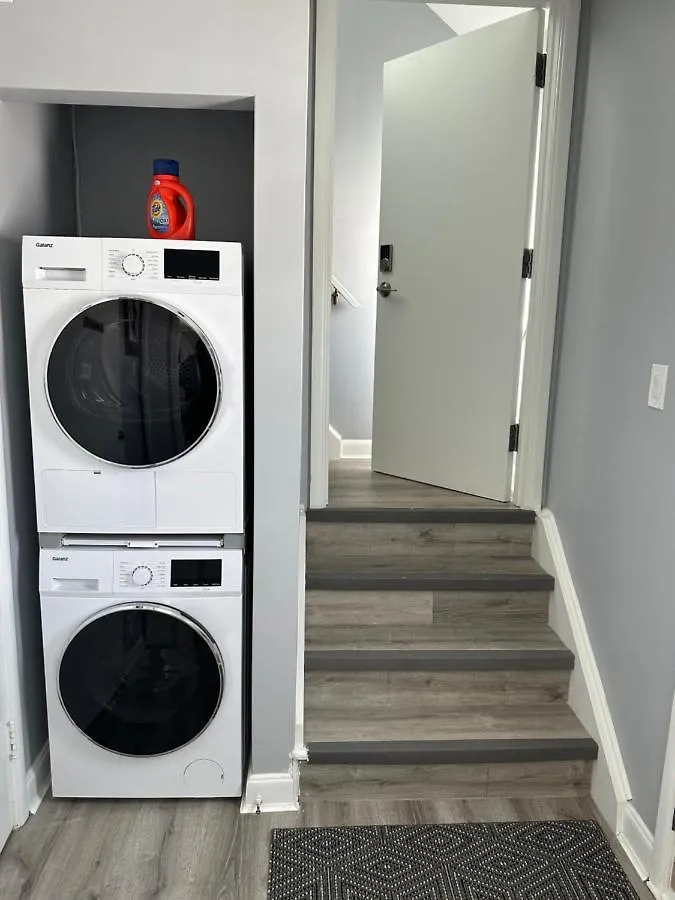 Private - 2 Bedrooms 2 Beds Sleep 4 In Winnipeg 0*,  Canada